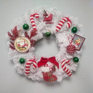 20&quot; Handmade White Retro Inspired Christmas Holiday Wreath &quot;Happy Holidays&quot;