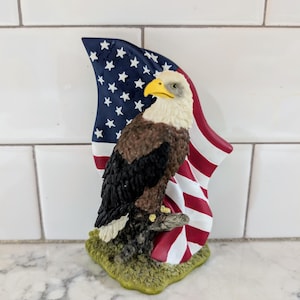 Figura vintage de &quot;Águila&quot; con 199 símbolos de la vida de Batesville Casket Co., Inc. América patriótica