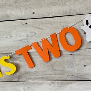 Bannière d'anniversaire Halloween : Notre petit huard a deux ans, décoration de fête fantôme image 5