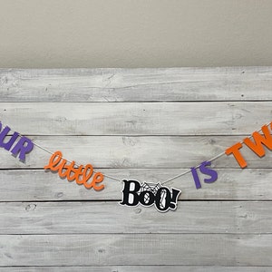 Bannière d'anniversaire Halloween : Notre petit huard a deux ans, décoration de fête fantôme purple