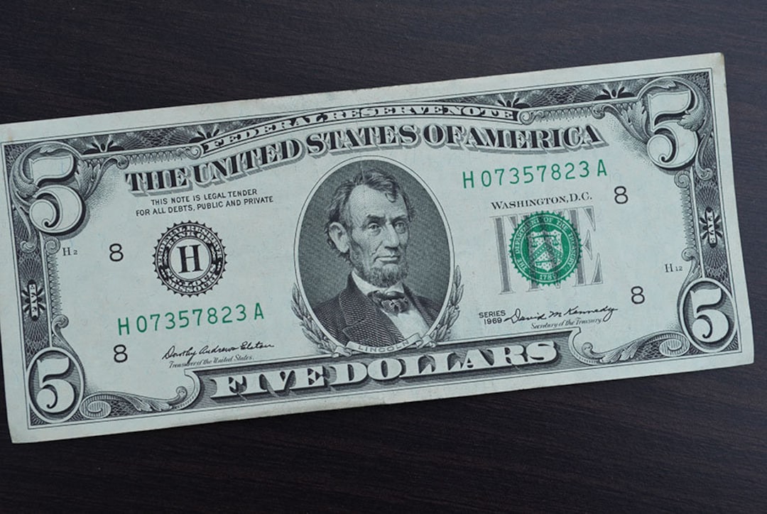 Five dollar bill hi-res stock photography and images - Alamy