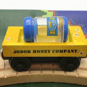 Thomas & Friends Sodor Honey Company Barrel Car and Jar Wooden Railway Train 2003 Vintage Retired