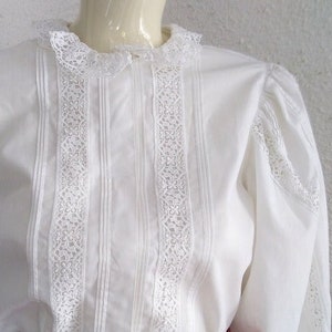 80s folk blouse delicate lace blouse puffy sleeve trachten mutton sleeve ruffled blouse romantic cottagecore blouse edwardian style blouse