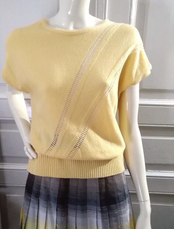 80s does 50s pastel yellow blouse knitted spring … - image 5