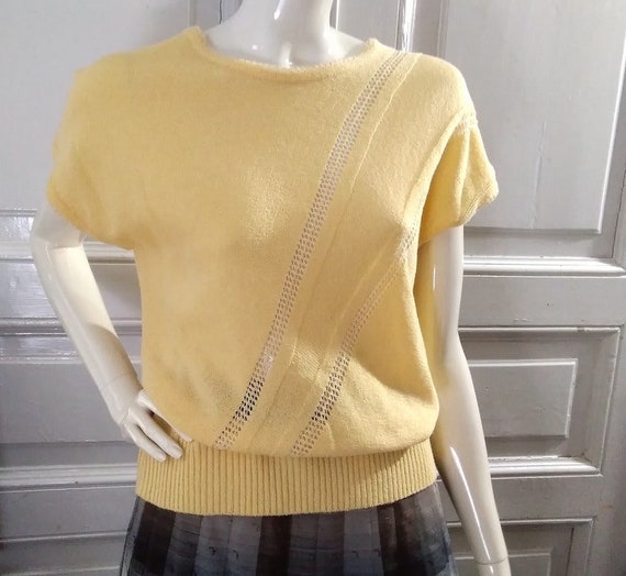 80s does 50s pastel yellow blouse knitted spring … - image 4