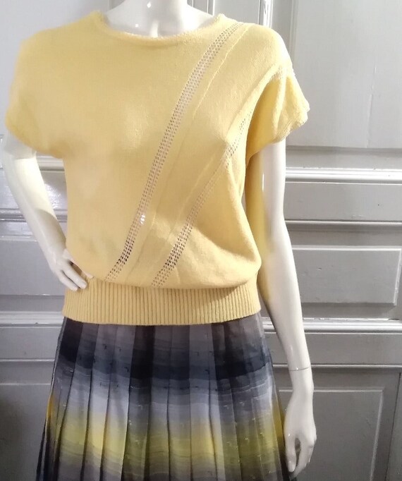 80s does 50s pastel yellow blouse knitted spring … - image 2