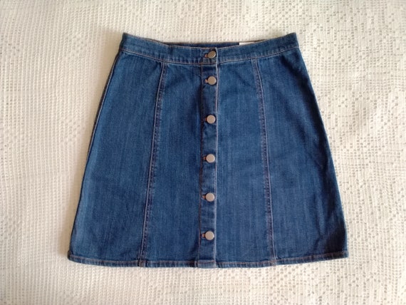 Denim skirt retro outfit top