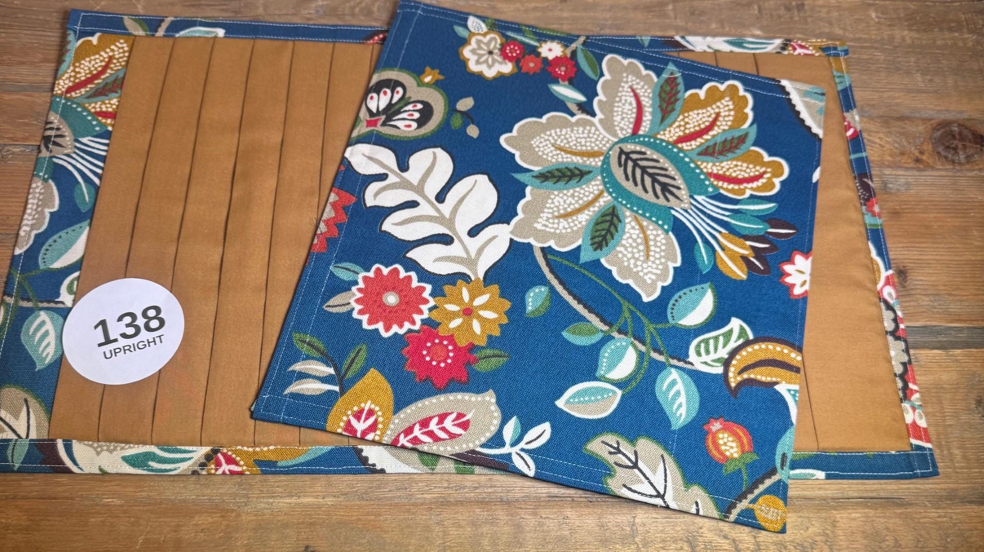 【サカママ】キャバリア カードスタンド4個セット SAMBA Mats (UPRIGHT) With HEADERS - Can Be Used for Queens, Hand