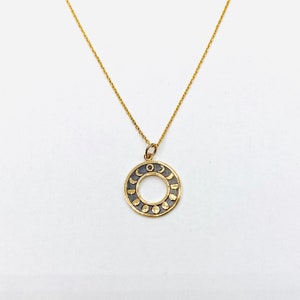 Mond Phasen Halskette, Gold Mond Anhänger, himmlische unisex Halskette, kosmische Bronze Halskette, Geschenk, UK