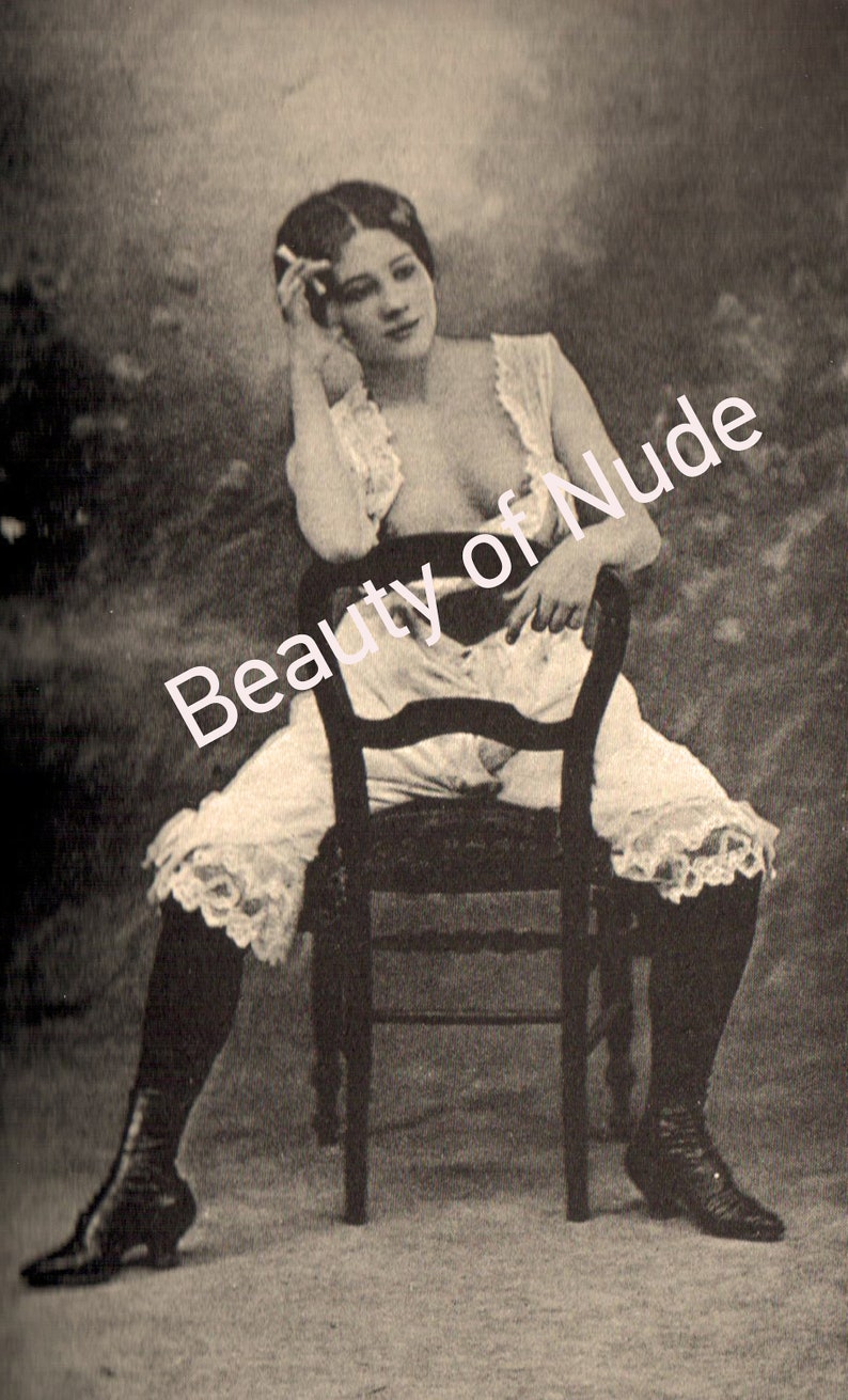 Half Dressed smoking woman Vintage of 1920/'s
