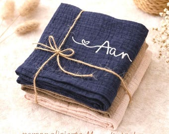 Musselintuch mit Namen - personalisiertes Halstuch u. Spucktuch aus Baumwolle | für Baby, Kind u. Erwachsene | handmade u. bestickt