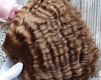 Trama de mohair. Chocolate claro. Cabello orgánico para muñecas.