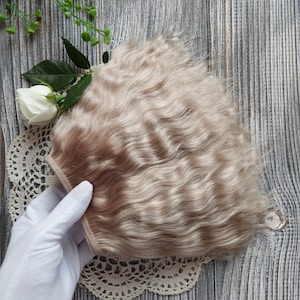 Trama de mohair (marrón claro) Cabello de muñeca de mohair. Cabello de muñeca Hebras de mohair Mechón de mohair Blythe reroot Trama de cabello Reborn Cabello de Paola Mohair