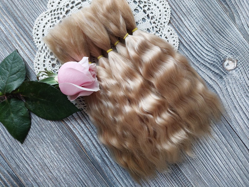 Doll hair. Made from natural Angora goat hair. Perfectly suitable as a hair for dolls. Mohair doll hair is also great for making doll wigs.