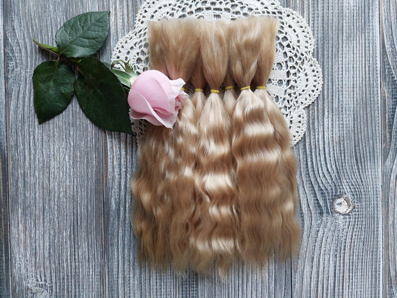 Doll hair. Made from natural Angora goat hair. Perfectly suitable as a hair for dolls. Mohair doll hair is also great for making doll wigs.