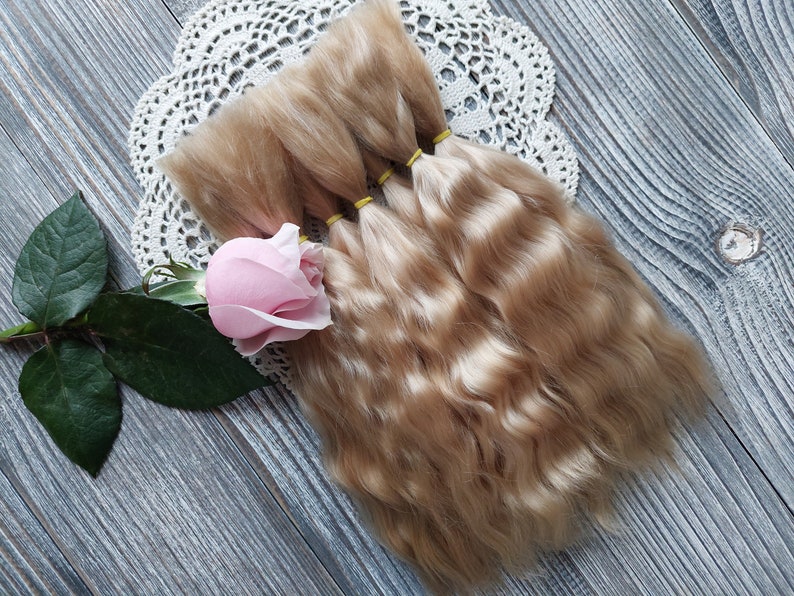 Doll hair. Made from natural Angora goat hair. Perfectly suitable as a hair for dolls. Mohair doll hair is also great for making doll wigs.