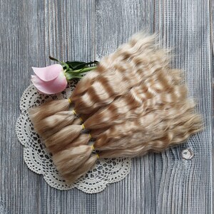 Doll hair. Made from natural Angora goat hair. Perfectly suitable as a hair for dolls. Mohair doll hair is also great for making doll wigs.