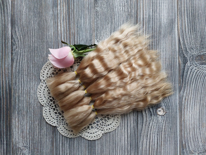 Doll hair. Made from natural Angora goat hair. Perfectly suitable as a hair for dolls. Mohair doll hair is also great for making doll wigs.