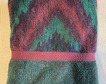 Vintage 1980s JC Penney By Design Terrycloth Bath Towel -- Dark Green / Deep Purple / Zig Zag Pattern / 100% Cotton / 47" x 28"