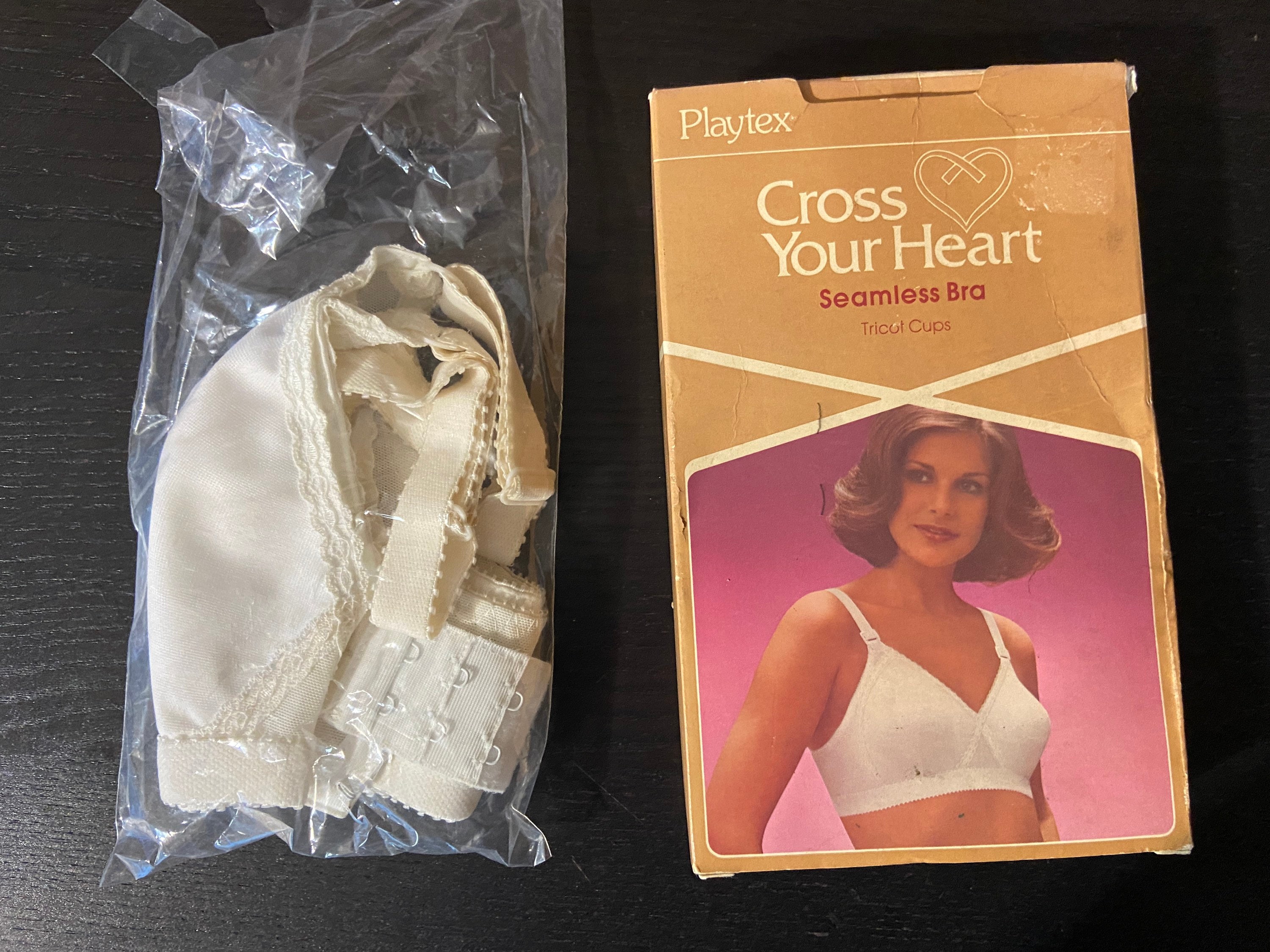 Vintage 1980s Playtex Cross Your Heart Seamless Bra With Tricot Cups / 685  / New Old Stock in the Box / 32A in White for That Pointy Profile 