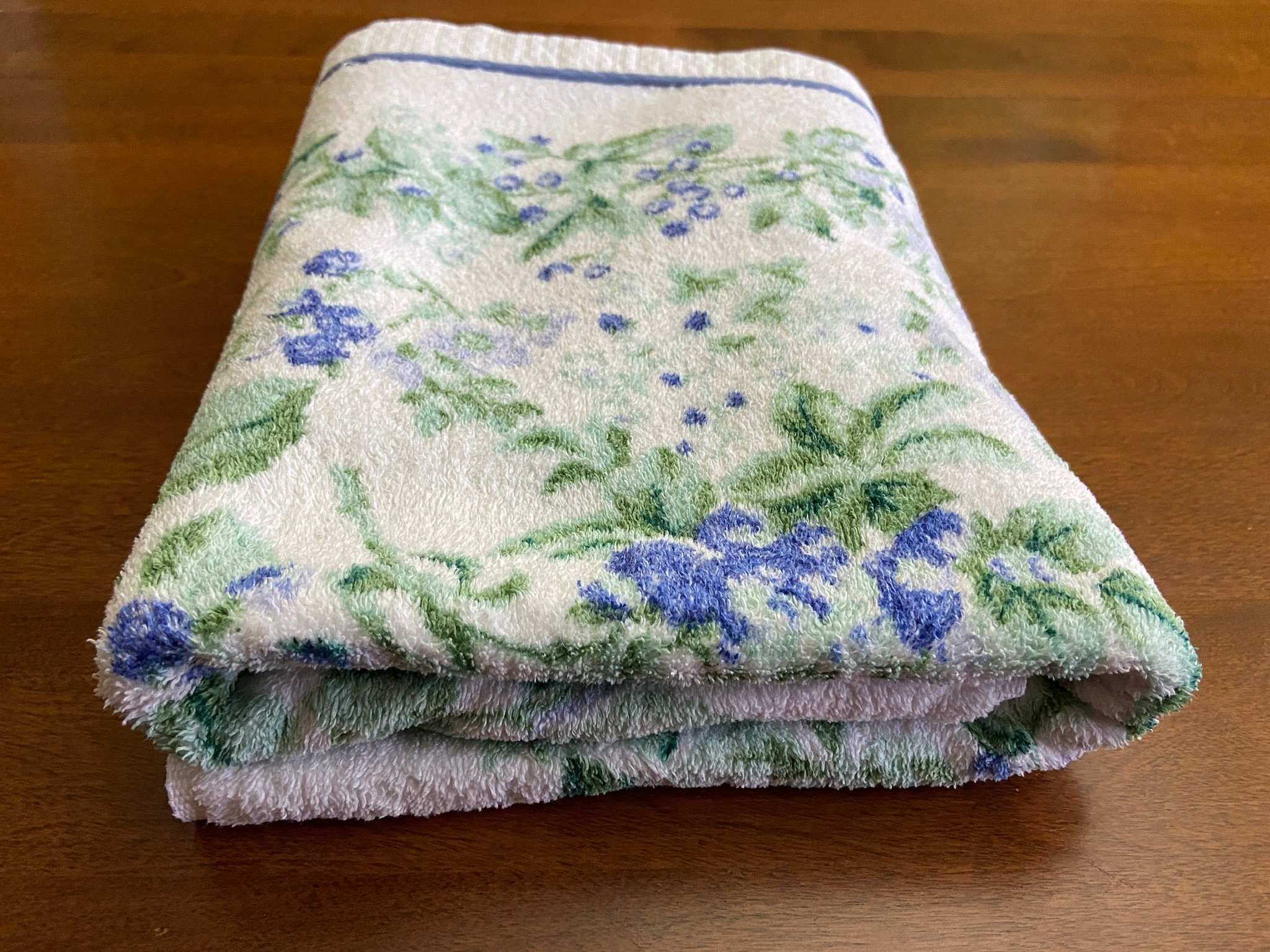 Vintage 1980s Laura Ashley Bramble Berry Terrycloth Bath Towel Great  Condition / Ready for Your Spring Refresh 
