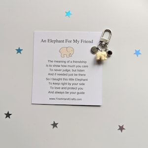 Freundgeschenk, Cremefarbener Elefanten-Schlüsselanhänger, Elefanten-Taschenanhänger, personalisiertes Geschenk, Geburtstagsgeschenkidee für einen Freund, Glücksbringer