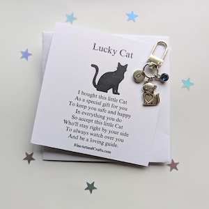 Brelok na szczęście z kotem, pomysł na prezent urodzinowy, amulet na szczęście, spersonalizowany, zawieszka na torbę z kotem, prezent przyjaźni, brelok z kotem