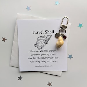 Travel gift, cream shell keychain, personalised bag charm, birthday gift idea for a friend, lucky charm, porcelain shell, travel shell