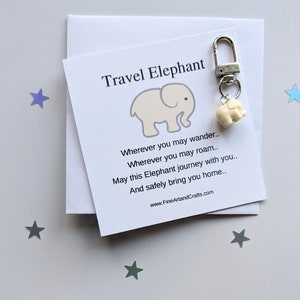 Creme Reiseelefant Schlüsselanhänger, Geschenkidee Geburtstag für Freund, Elefant Schlüsselanhänger, Glücksbringer, Personalisiert, Elefant Taschenanhänger Bild 4