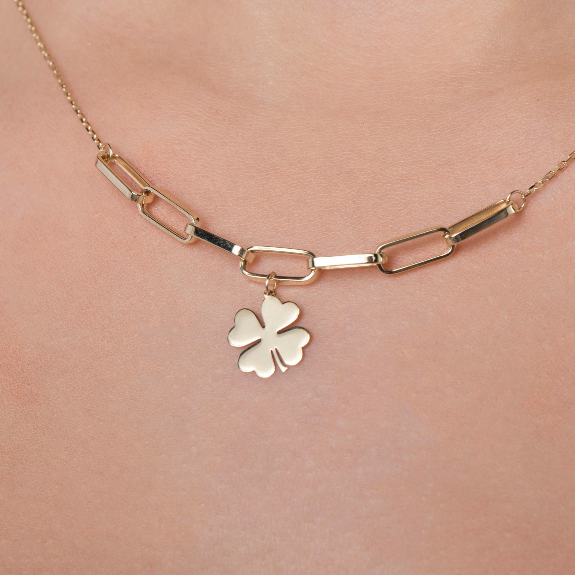 AILPIWE Gold Clover Necklace for Women, 14K Gold Plated Lucky Clover  Pendant Necklace for Women