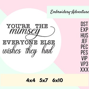 Op de afbeelding: Een digitaal ontwerp met de tekst "YOU'RE THE mimsey EVERYONE ELSE wishes they had" in zwart script. Het ontwerp staat op een witte cirkel met een lichtroze en groene achtergrond. De tekst "Embroidery-Adventures" staat bovenaan.