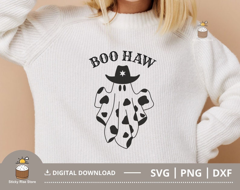 Puede incluir: Sudadera blanca con un fantasma blanco y negro con un sombrero de vaquero y el texto "BOO HAW".