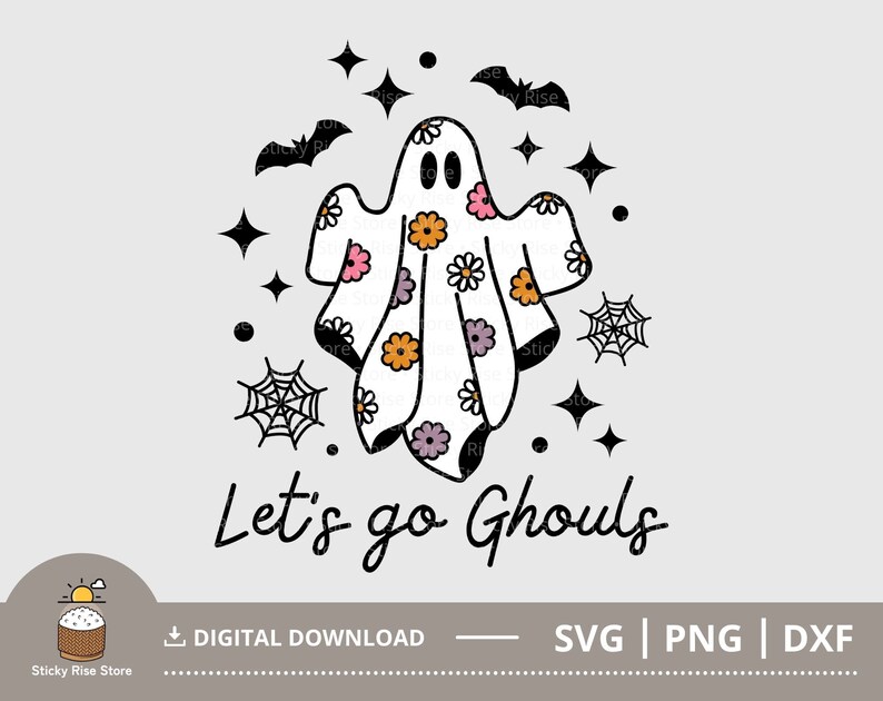Pu&ograve; includere: Un fantasma bianco con un motivo floreale rosa, arancione e viola. Il fantasma sta volando con le braccia distese. Il testo "Let's go Ghouls" &egrave; scritto sotto il fantasma.