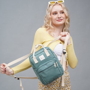 Mini sac à dos en toile Aki, sac à dos pour femme, cadeau pour ados, cadeau d'anniversaire, sac à dos de voyage, sac à dos de week-end, cadeau pour elle, cadeau d'anniversaire