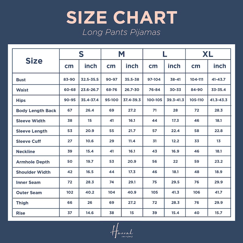 Op de afbeelding: Maattabel voor lange pyjamabroeken, met afmetingen in centimeters en inches. Inclusief borstomvang, taille, heupen, mouwlengte en andere afmetingen voor de maten S, M, L en XL. De tabel heeft een marineblauwe achtergrond.