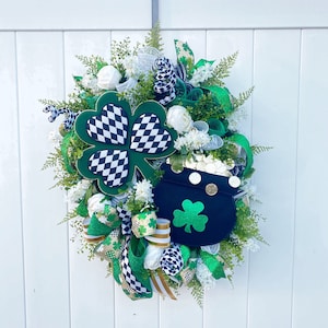 St. Patrick’s Day Wreath with Shamrock and Pot of Gold, Green St. Paddy’s Day Wreath, Shamrock Clover St. Patrick’s Day Wreath
