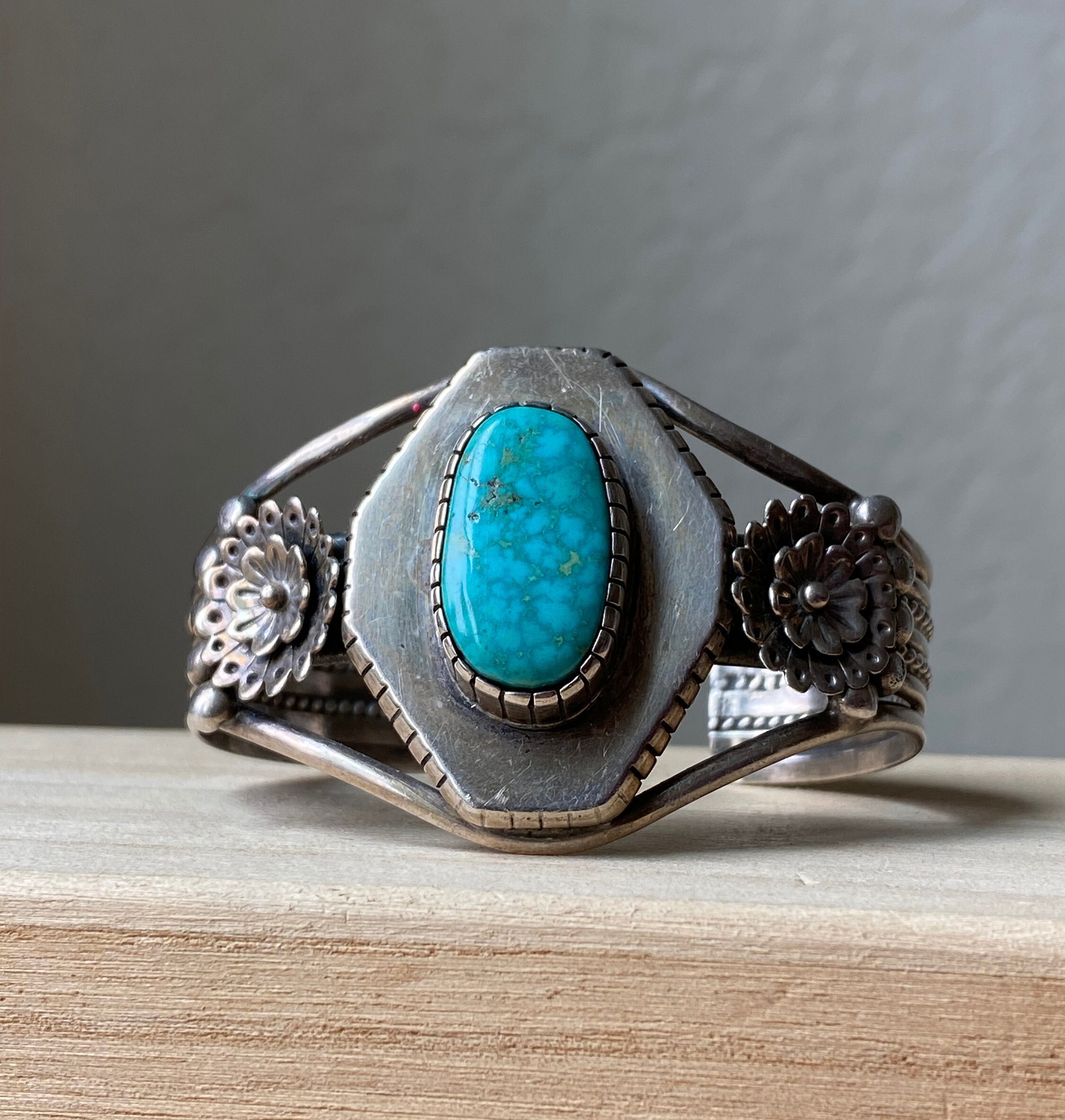 Geomtric Water Vintage Native American Navajo Spiderweb Turquoise Sterling Silver Bracelet Geomtric Water Vintage Native American Navajo Spiderweb Turquoise Sterling Silver Bracelet