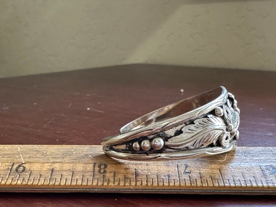 Graceful Slim Navajo Foliate Cuff with Flowing Le… - image 6