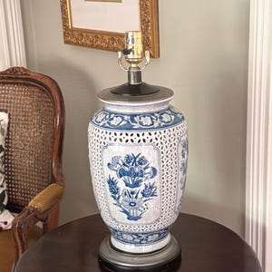 Chinoiserie Table Lamp: Blue & White Ginger Jar Style, Mid-Century
