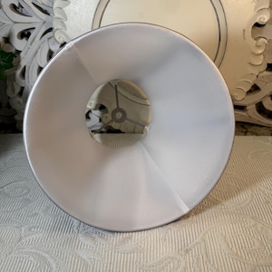 Urban Outfitters Light Gray Satin Lamp Shade ~ Lamp Shade for Table Lamp bild 4