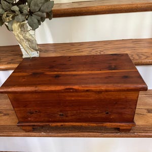Vintage Cedar Box ~ Wooden Storage Box ~ Cedar Wooden Keepsake Box ~ Small Cedar Wood Hope Chest ~ Small Cedar Trunk