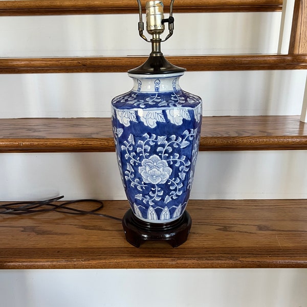 Chinoiserie Blue and White Table Lamp