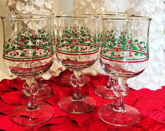 Set of 4 or 6 Vintage Libbey Holiday Glasses, Wine Glass, Drinkware ~ Christmas Wine Goblets ~ Holly Berry Glasses ~ Christmas Holly Goblets