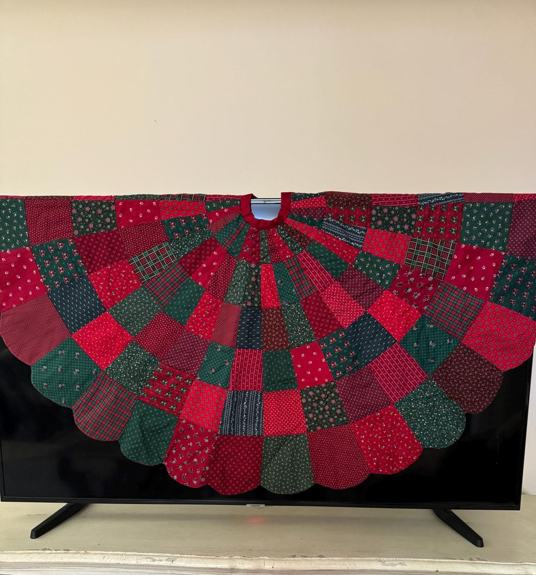 Santa Star Christmas Quilted Tree Skirt NCU0DDK1668 main image 1