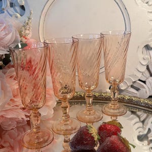 Vintage Arcoroc France Set of 4 Pink Swirl Champagne Flutes Wine Glasses ~ Arcoroc Rosaline Pink Swirl Wine Glass ~ Made in France