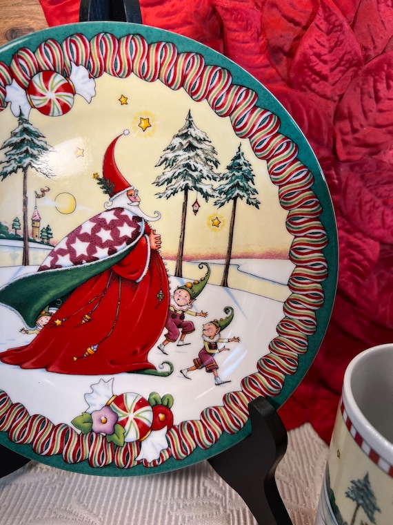 Vintage Set of 4 Mary Engelbreit Old World Santa Plates ~ Santa
