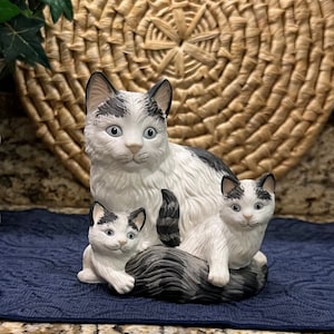 Vintage Homco Home Interior White and Gray Kitty Cat Family Figurine Mama & Kittens #1412