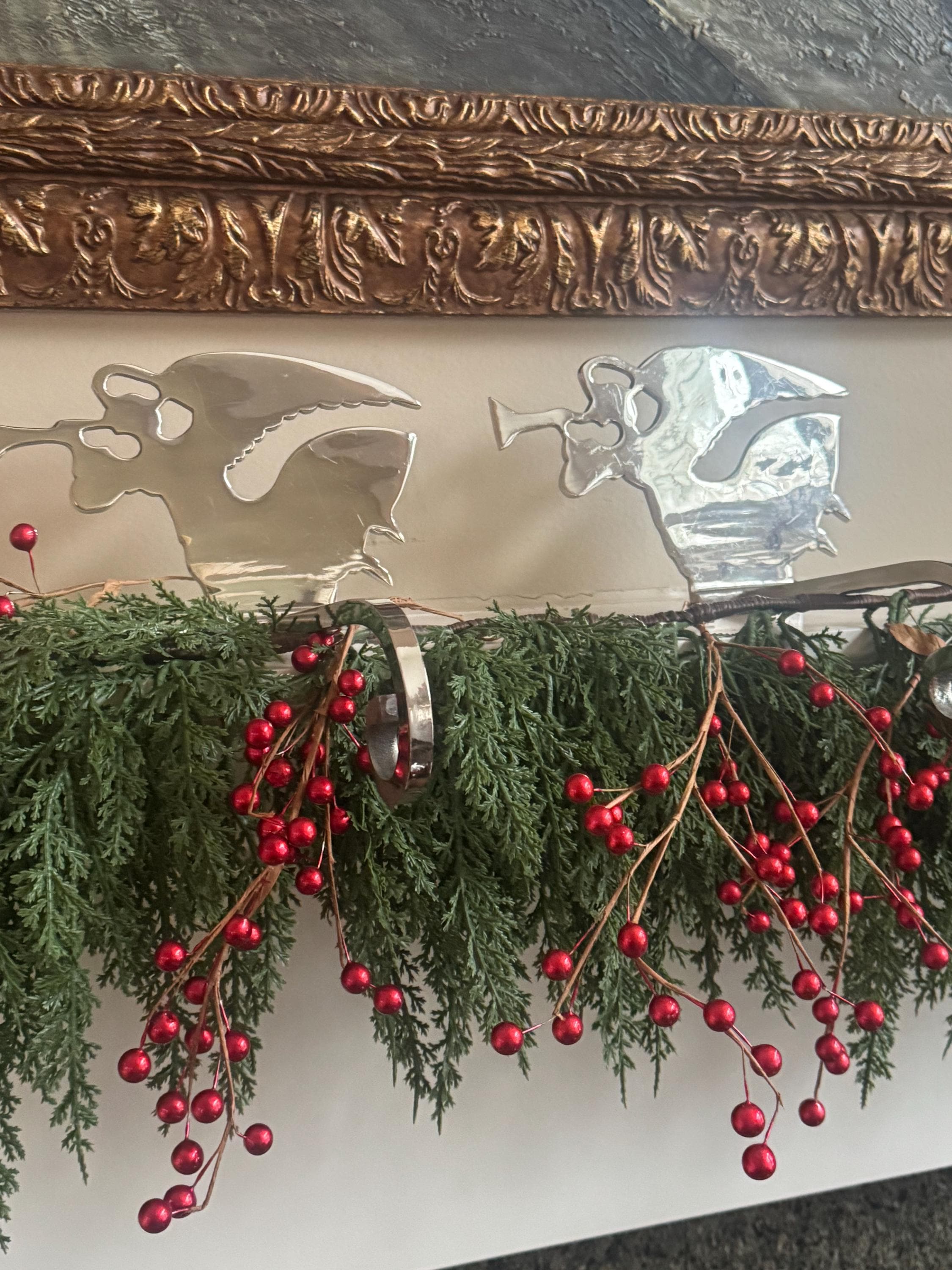 Yuokwer Cute Silver Fox Christmas Stocking Holder For Mantel – Black Copper Finish, Festive Holiday Decor-512316