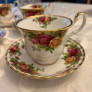 Royal Albert Old Country Roses Teacup and Saucer ~ Royal Albert English China ~ 1 Teacup & 1 Saucer Set