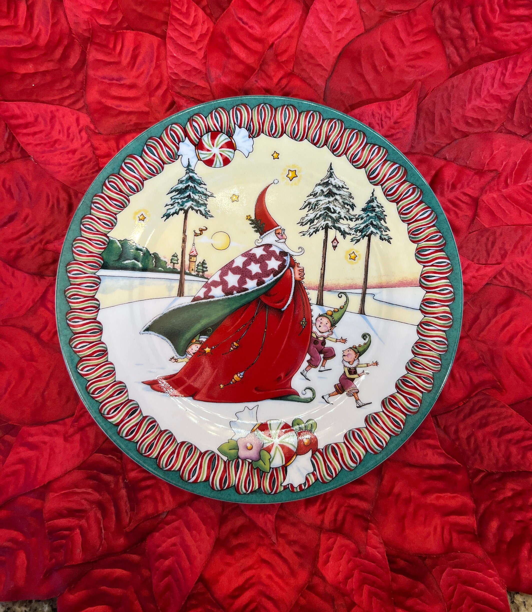 Vintage Set of 4 Mary Engelbreit Old World Santa Plates